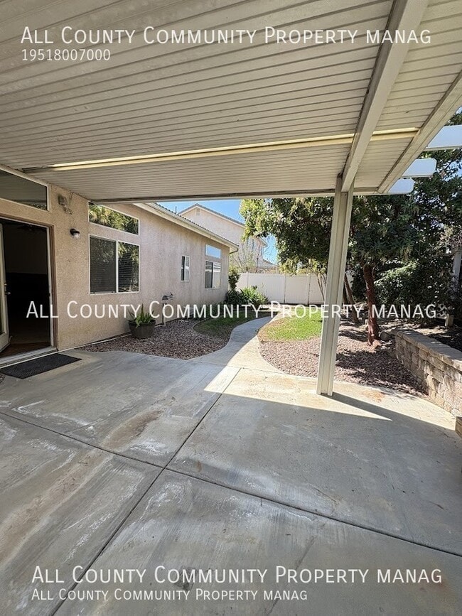 Building Photo - 39862 De Vendome Ct