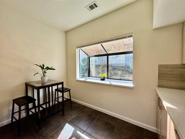 Building Photo - 59 Appian Way