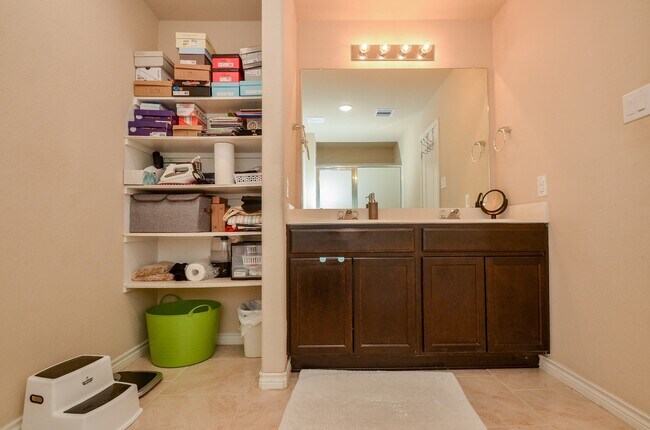 Building Photo - 9426 Barton Crossing Ln