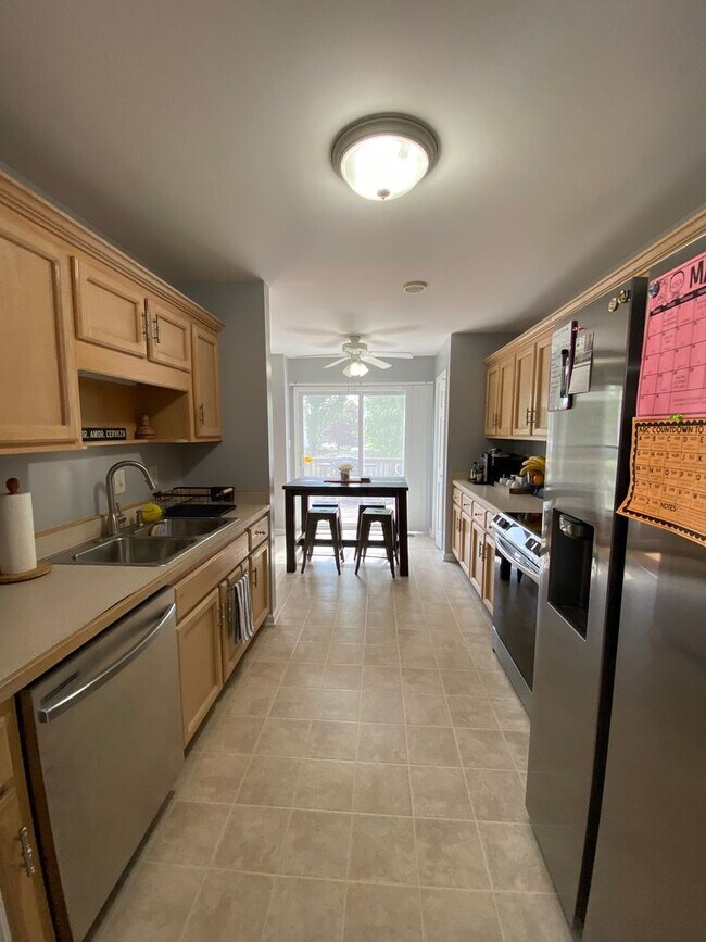 Building Photo - 3672 Fieldstone Dr