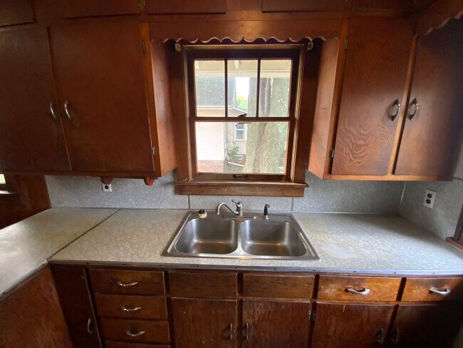 Building Photo - 230 S Virginia Ave