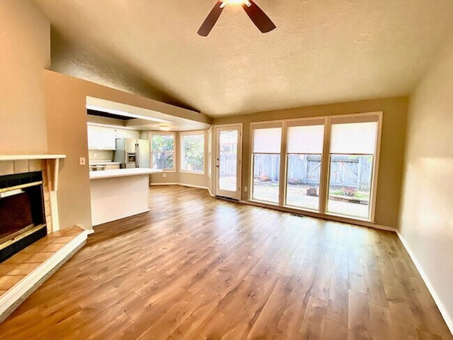 Building Photo - 4 Bedroom 2 bath Home in NW Boise