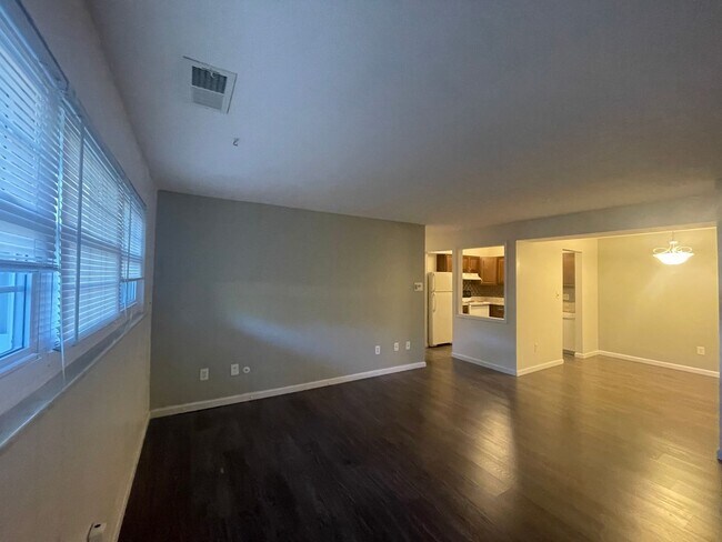 Building Photo - 5285 Portland St