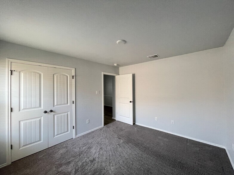 Building Photo - 808 Hickok Dr