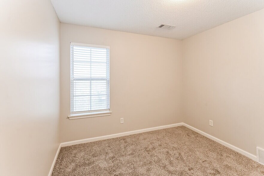 Building Photo - 10253 Evening Hill Dr