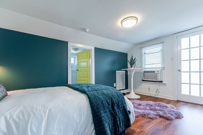 Building Photo - Rare historic East Nashville bungalow for rent; 4 Beds 3 Baths, 1,806 SqFt, fenced yard