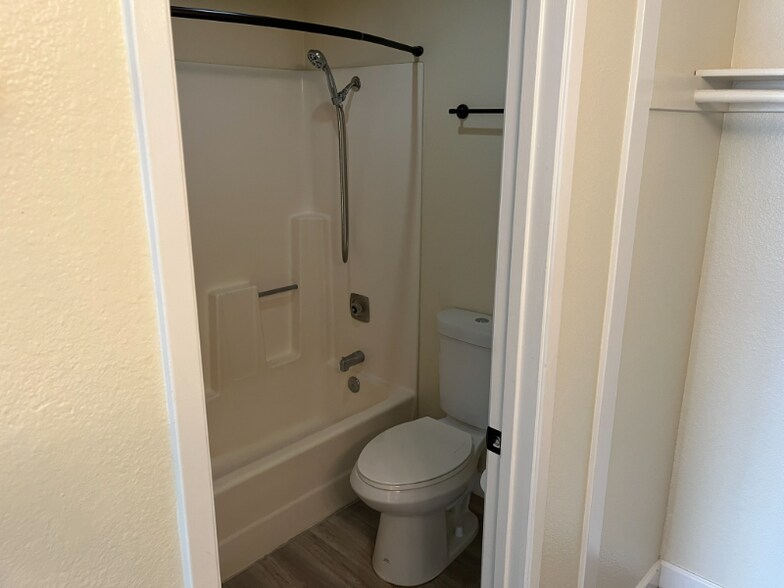 Building Photo - 1528 Granite Hills Dr