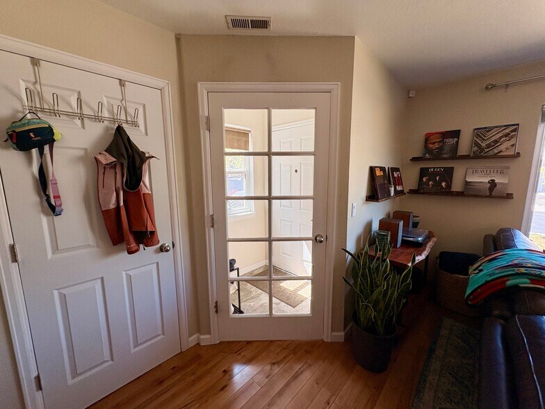 Building Photo - 5226 Estes Cir