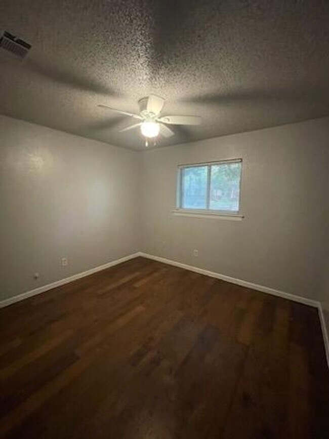 Building Photo - 4040 Driskell Blvd
