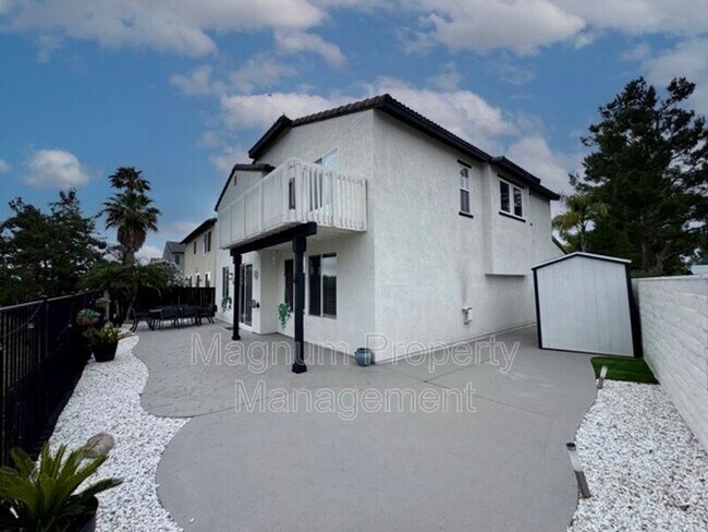 Building Photo - 32358 Gardenvail Dr