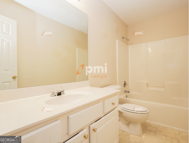 Building Photo - 1311 Vine Cir