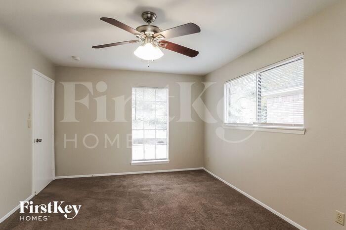 Building Photo - 9 W Bigelow Oak Ct