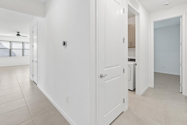 Building Photo - 758 SE Courances Dr