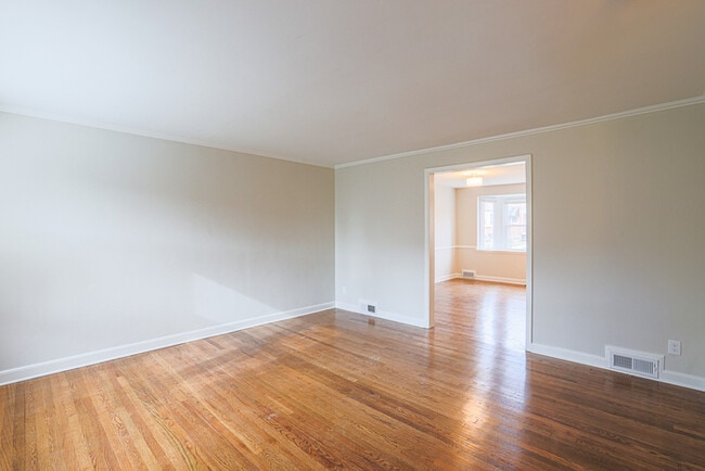 Building Photo - 3 Bedroom Complete Rehab