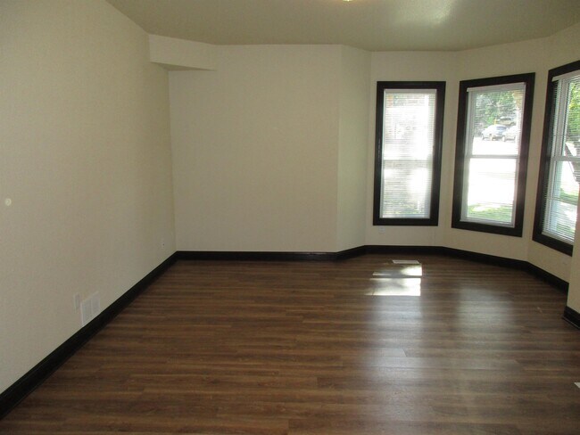 Building Photo - 141 E Gorham St