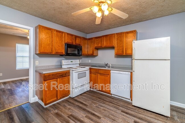 Building Photo - 152 Red Bud Ln