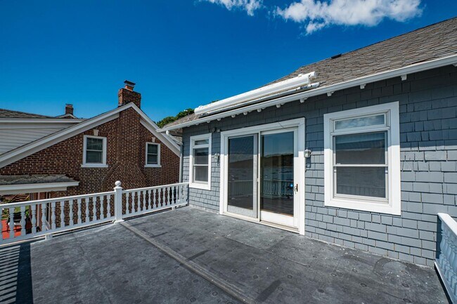 Building Photo - 107 Bayview Ave