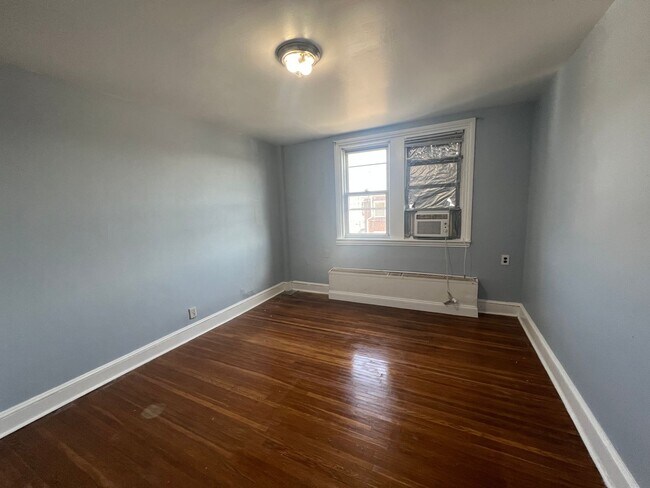 Building Photo - 3403 Chippendale Ave