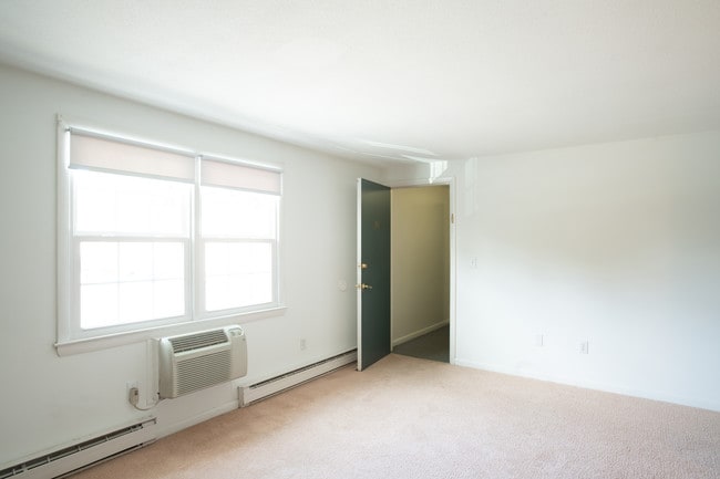 Building Photo - Coachlight Village Apartments