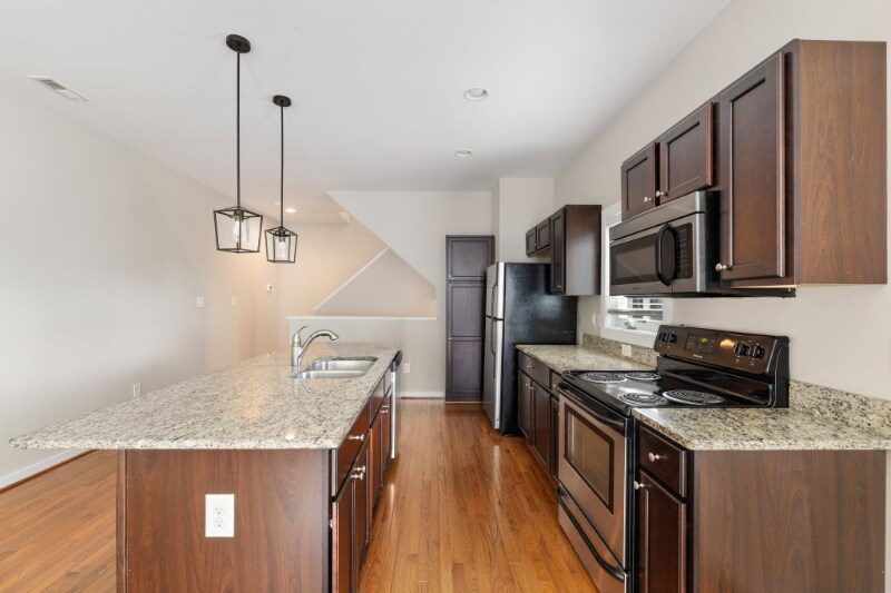 Building Photo - 2102 E Broad St