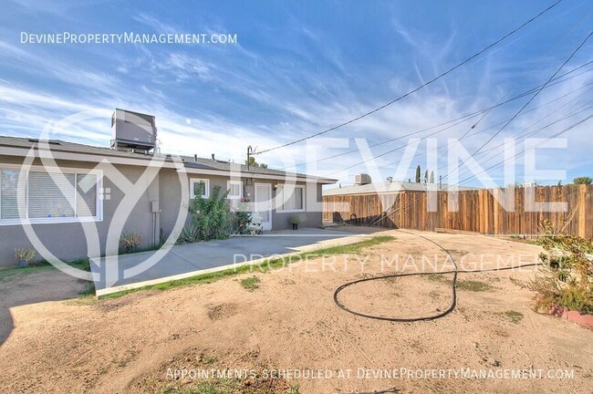 Building Photo - 15044 Redondo Dr