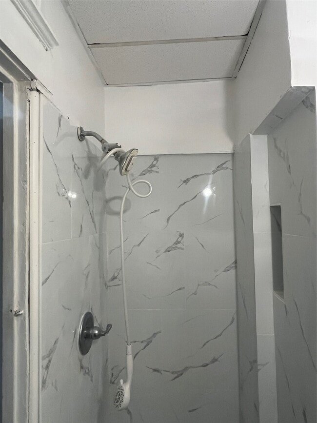 Building Photo - 415 Adams Ave