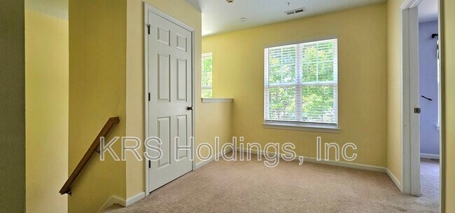 Building Photo - 848 Gem Ct