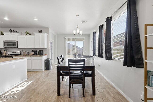 Building Photo - 1052 Summer Breeze Pl