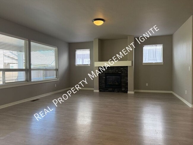 Building Photo - 3751 SW Coyote Ln