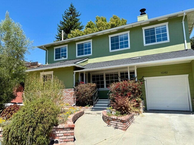 Building Photo - 1082 Lupin Way