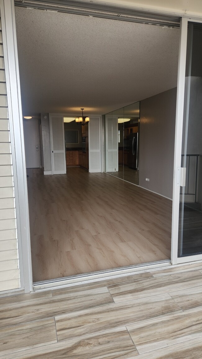 Building Photo - 469 Ena Rd