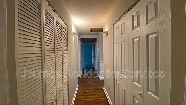 Building Photo - 539 W Weatherspoon St