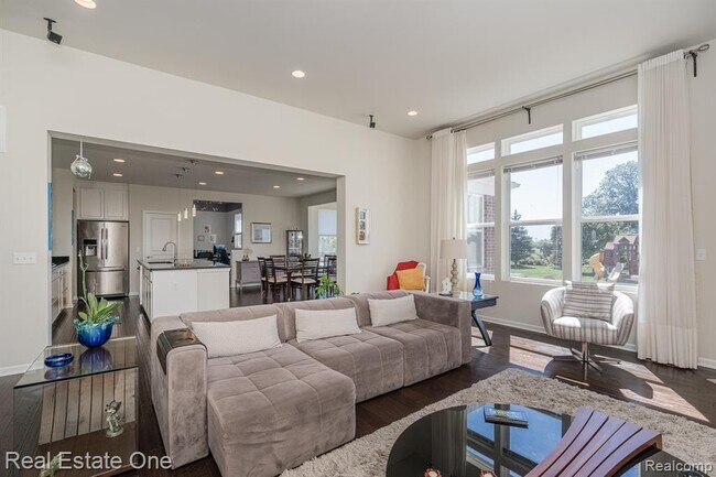 Building Photo - 124 Oakland Crest Dr