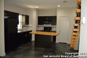 Building Photo - 714 N Cherry St