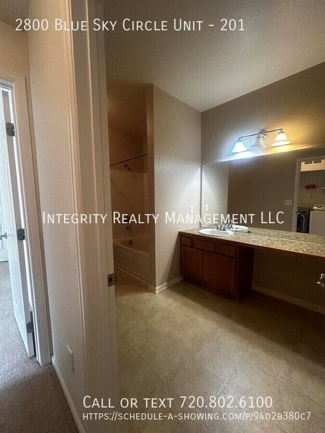 Building Photo - 2800 Blue Sky Cir