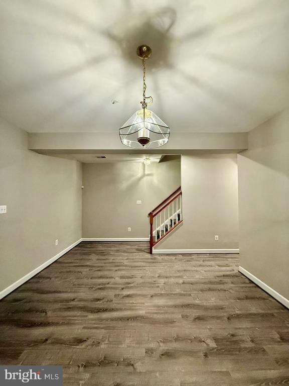 Building Photo - 612 Garden View Square
