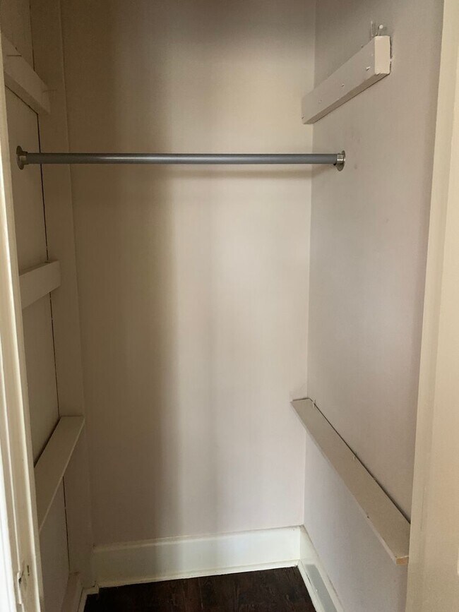 Building Photo - 421 Piedmont Rd