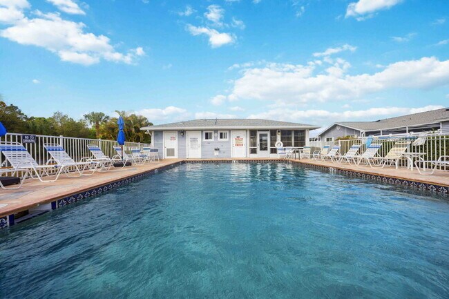 Building Photo - "Stylish Punta Gorda villa : 2-Bed, 2-Bath completely remodeled and is ready for you!!