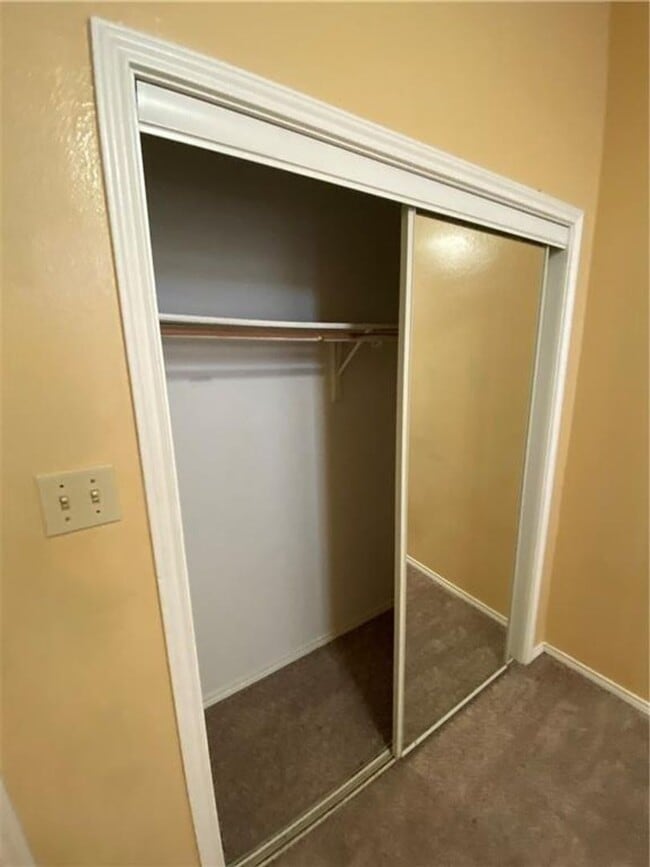 Building Photo - Wedgewood #311