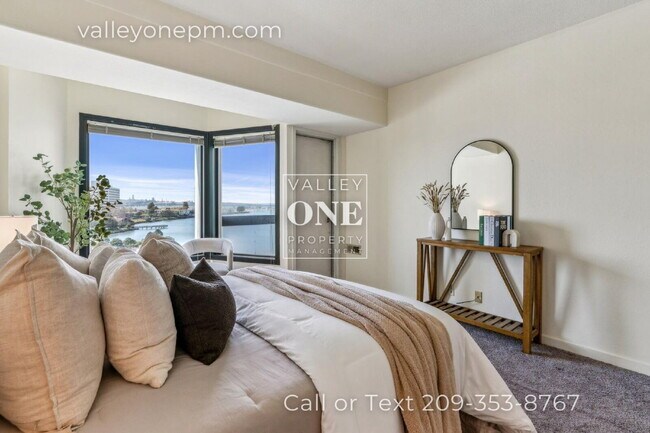 Building Photo - Fully Furnished Condo With Panoramic San Francisco Bay Views and Unbeatable Amenities