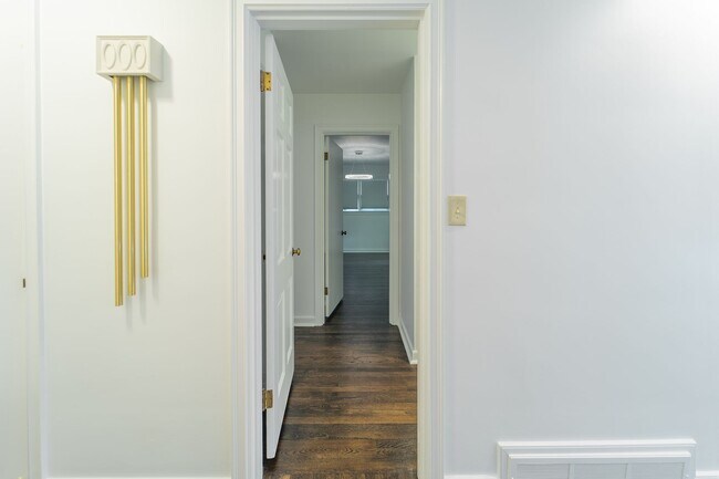 Building Photo - Newly Remodel Home in West Hills!