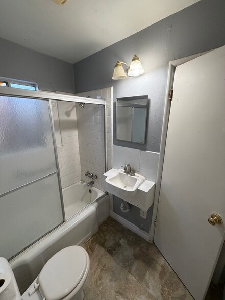 Building Photo - 415 Arvin St