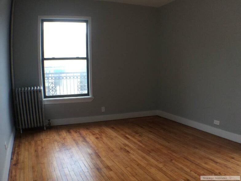 Building Photo - 4240 Broadway
