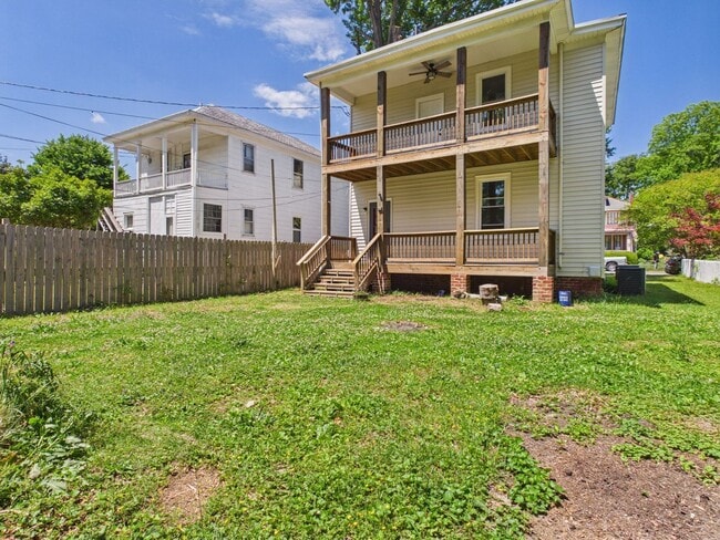 Building Photo - 203 W 33rd St
