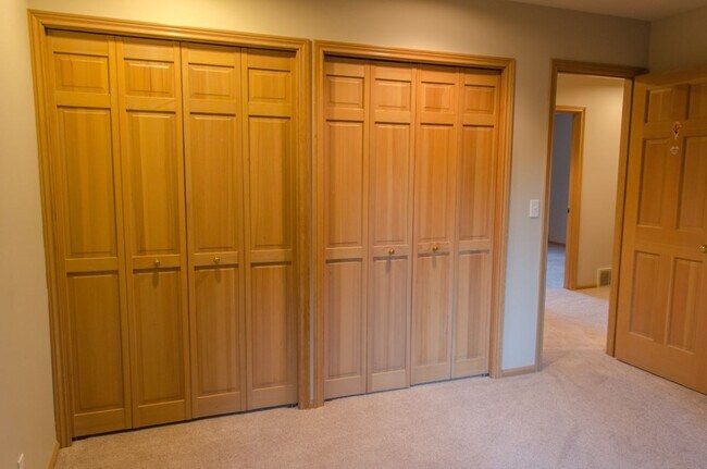 Building Photo - 5Bd/2.75Ba Mercer Island House