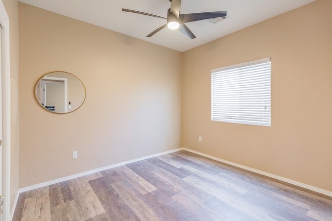 Building Photo - Conveniently located 3 Bedroom, 2 bath wit...