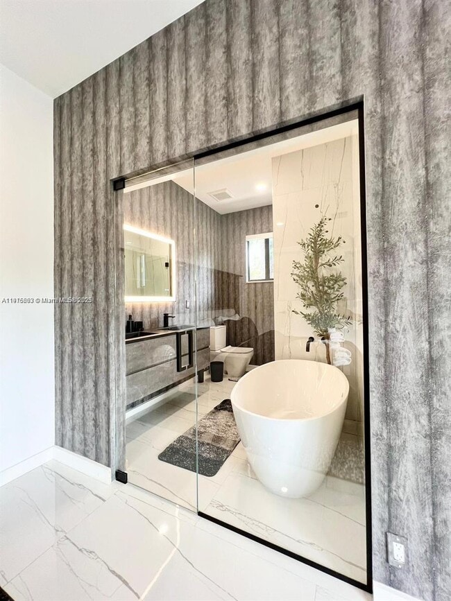 Building Photo - 2150 SW 46th Ct