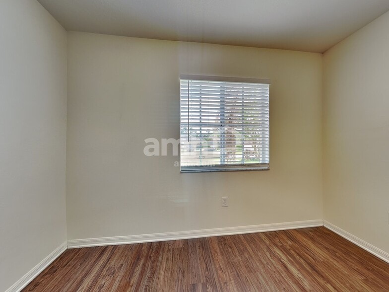 Building Photo - 30547 Midtown Ct