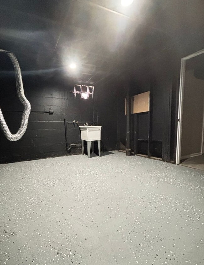 Building Photo - Spacious 3-Bedroom 2 Bath Home in Gary