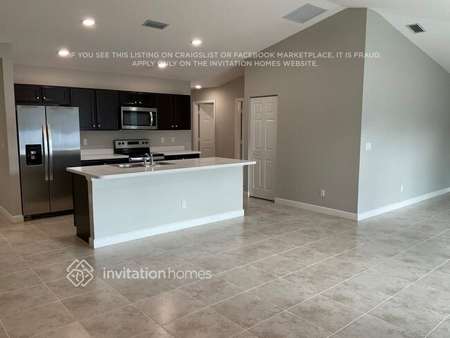 Building Photo - 714 Munich St NW